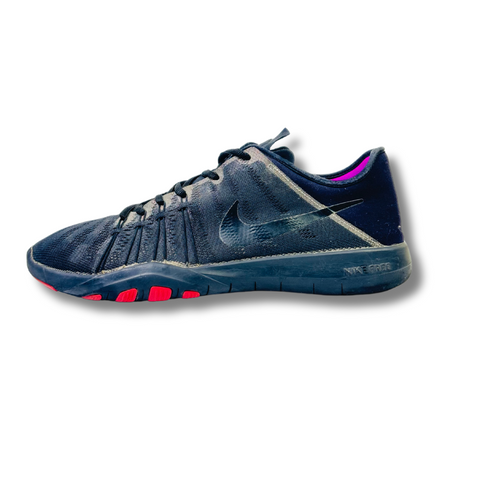 NIKE FREE TR6